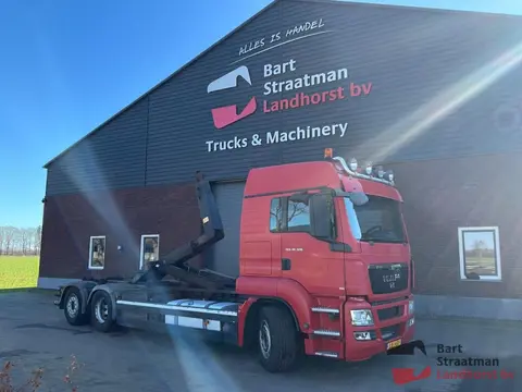 MAN TGS 26.320 6X2-2 BL met Hyva 22-62-SK haakarmsysteem. BS1928