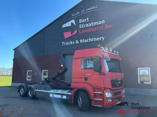MAN TGS 26.320 6X2-2 BL met Hyva 22-62-SK haakarmsysteem. BS1928