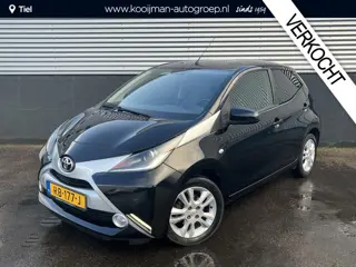 Toyota Aygo 1.0 VVT-i x-joy Nieuw geleverd incl: Climate control, Parkeerhulp camera, Navigatie, LM 