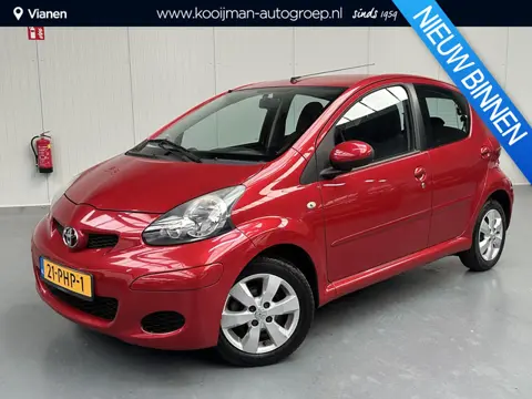 Toyota Aygo 1.0-12V Aspiration Red Navigator NL auto slechts 64025 KM