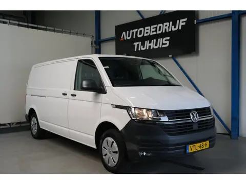 Volkswagen Transporter 2.0 TDI L2H1 28 - N.A.P. Airco, Cruise, Carplay, PDC, Trekhaak.