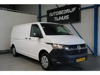 Volkswagen Transporter 2.0 TDI L2H1 28 - N.A.P. Airco, Cruise, Carplay, PDC, Trekhaak.