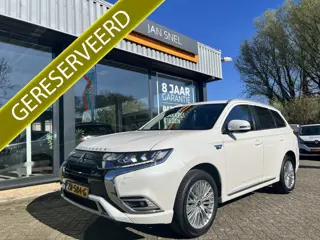 Mitsubishi Outlander 2.4 PHEV Intense+ (bj 2019, automaat)