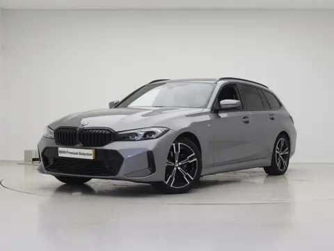 BMW 3 Serie Touring 318i M-Sport | Panorama | Hifi | Trekhaak | Camera | Voorbereiding Driving Assis