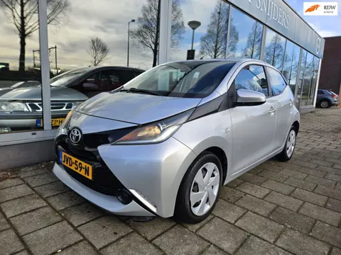 Toyota Aygo 1.0 VVT-i x-play