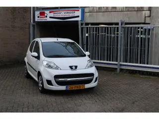 Peugeot 107 1.0-12V Millesim 200 (bj 2011, automaat)