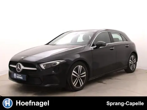 Mercedes-Benz A-klasse 200 Business Solution | Trekhaak | Panodak | Adaptive Cruise | Camera | Stoel