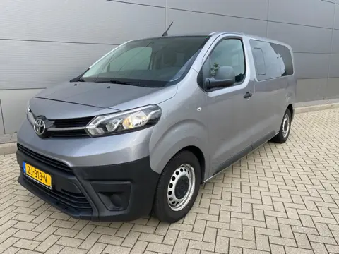Toyota PROACE Shuttle 1.5 D-4D Navigator Medium