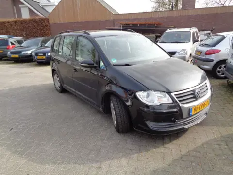 VOLKSWAGEN TOURAN motorschade