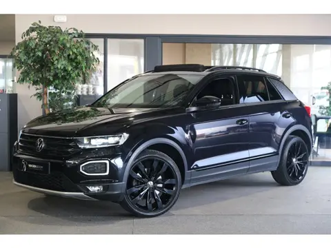 Volkswagen T-Roc 1.5 TSI Sport 150PK DSG Pano Virtual Led Navi Trekhaak Black Style