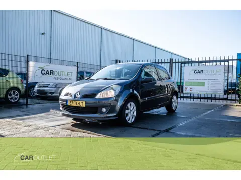 Renault Clio 1.4-16V Expression Leuke Clio met Goed navi systeem en lekkere geluids-installatie Rijd