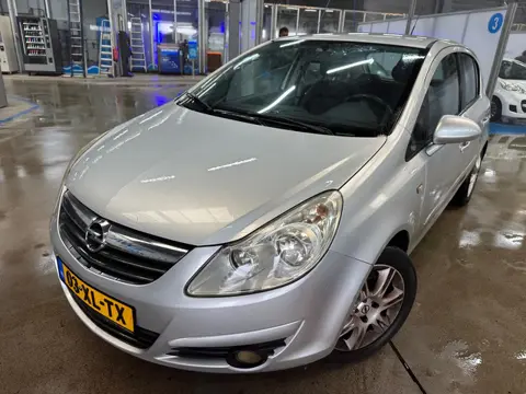 Opel Corsa MET AIRCO & EVT NIEUW APK!