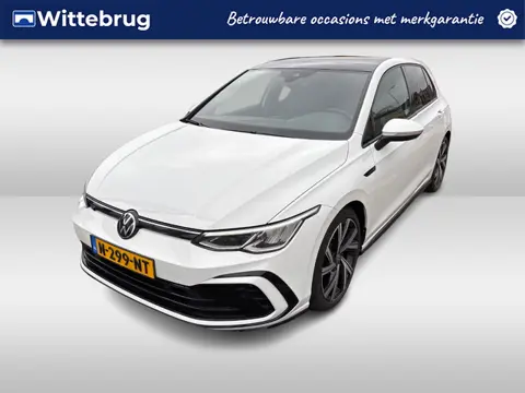 Volkswagen Golf 1.5 eTSI 150pk R-Line DSG Automaat / Panorama dak / LM 18 inch / Navigatie / LED / C