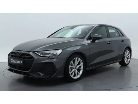 Audi A3 Sportback 30 TFSI 116Pk S-Line edition | Zwart optiek | Carplay | Stoelverwarming |Camera |