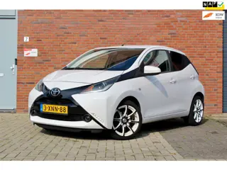 Toyota Aygo 1.0 VVT-i x-play AIRCO CAMERA CRUISE 2e EIGENAAR