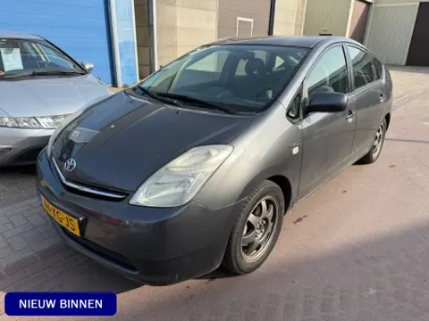 Toyota Prius 1.5 VVT-i Comfort 100% Dealer onderhouden met Boekjes Zeer fijne auto met 2 sleutels.