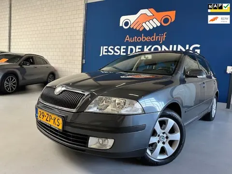 Skoda Octavia Combi 1.6 Classic /bj.2008 / kleur: grijs / airco / trekhaak / sportvelgen / NAP met 1