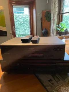 Philps VHS video recorder+sony CD speler samen 40,00 euro.
