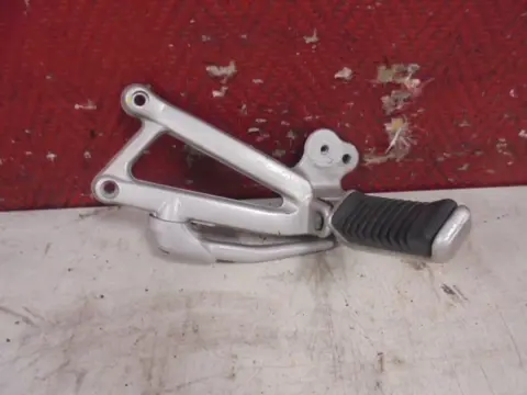 DUO VOETSTEUN LINKS Ducati ST2 1997 - 2003