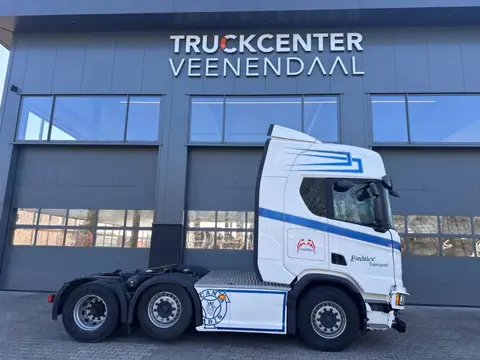 Scania R460 6x2 gestuurde voorloopas trekker/Vollucht geveerd/Pto voorbereid.