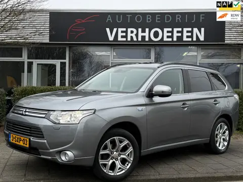 Mitsubishi Outlander 2.0 PHEV instyle+ - FULL OPTION - ADAPTIVE - PANORAMADAK - CAMERA - LANE ASSIST
