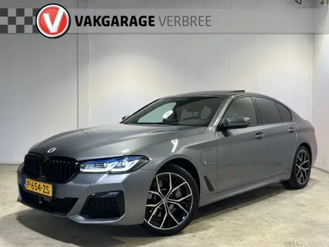 BMW 5 Serie 530e Business Edition Plus | M-pakket | schuif-/kanteldak | Trekhaak | 360'Camera |