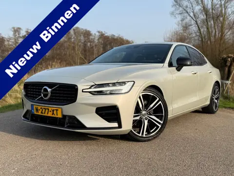 Volvo S60 2.0 B3 R-Design / Automaat / Airco / Navi / Camera / Leder Stuur-Stoel verwarming / Led / 