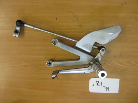 LINKER SCHETSPLAAT Yamaha YZF R1 1998 - 1999