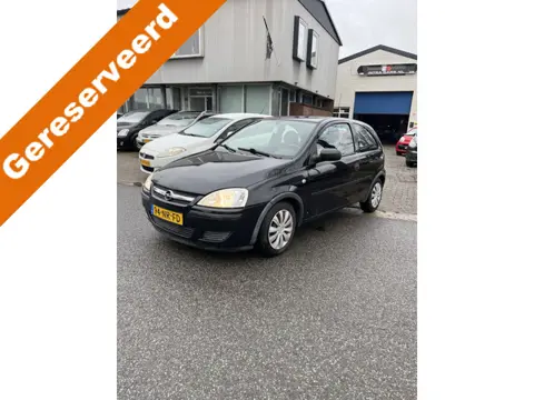 Opel Corsa 1.0-12V Essentia Keurig nette 3 deurs Corsa Prijs is inclusief nieuwe Apk keuring.