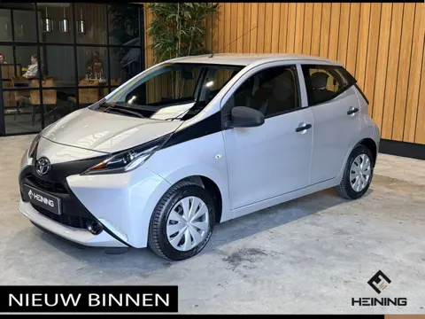 Toyota Aygo 1.0 VVT-i x-now Airco. Cruise-control. Compleet dealer onderhouden met NAP