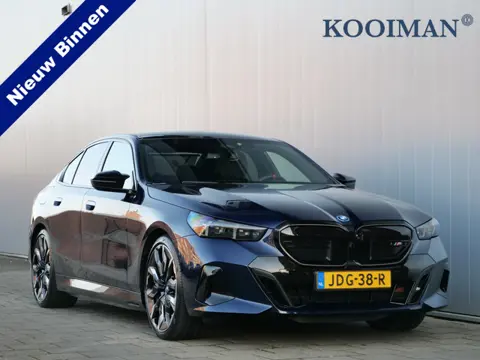 BMW i5 M60 xDrive 84 kWh M Sport Pro Pack Panoramadak / Trekhaak / HUD / ACC / Harman/Kardon