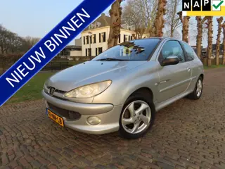 Peugeot 206 1.4-16V Quiksilver Airco Stuurbekrachtiging Lm Velgen Trekhaak***Apk t/m 20-2-2027***