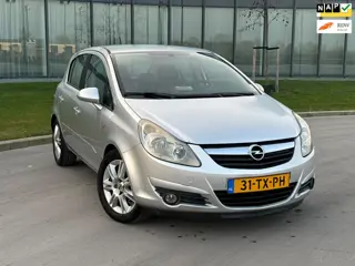 Opel Corsa 1.4-16V COSMO AUTOMAAT NAP 5D