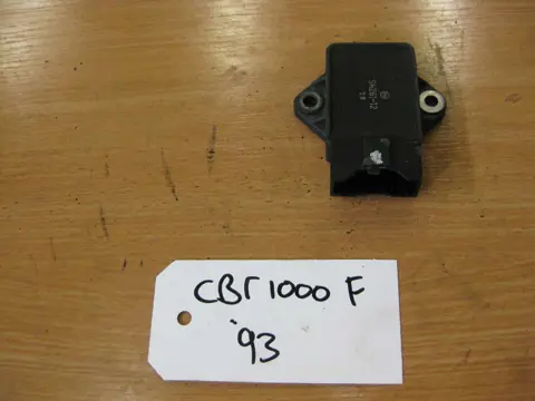 SPANNINGSREGELAAR Honda CBR 1000 F 1993 - 2000
