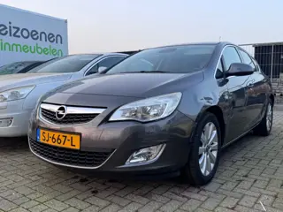 OPEL ASTRA 1.7 CDTi Cosmo / HALF LEDER / AIRCO / 17INCH / 125PK 