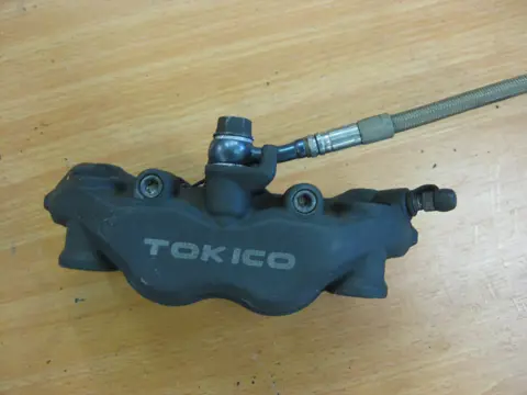 REMKLAUW RECHTS VOOR Honda CBR Fireblade 2006 - 2007