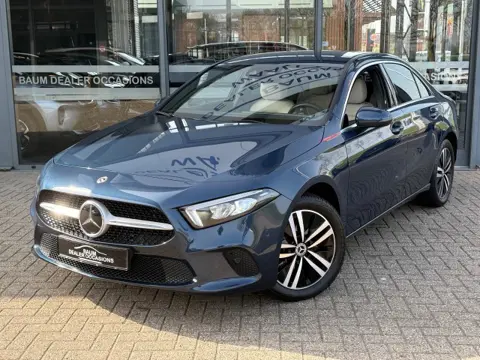 MERCEDES-BENZ A-KLASSE 250e PREMIUM AUTOMAAT PHEV LEER NAVI PDC-CAMERA.
