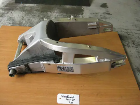 ACHTER BRUG Honda CBR Fireblade 2000 - 2001