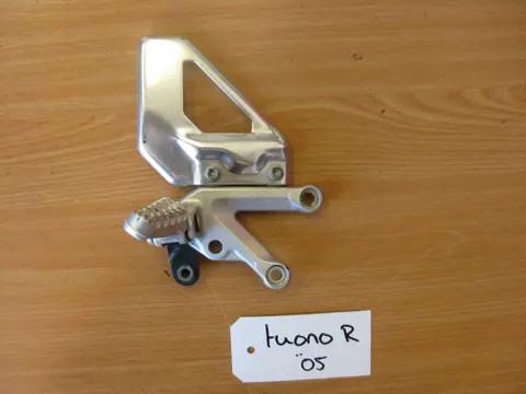 RECHTER SCHETSPLAAT Aprilia Tuono 1000 2006 - 2008