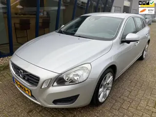 Volvo V60 2.0T Momentum NAVI / CAMERA / 18'' VELGEN