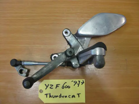 LINKER SCHETSPLAAT Yamaha YZF 600 Thundercat 1996 - 2003