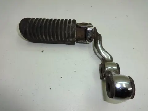 VOETSTEUN LINKS Yamaha XS 400 1976 - 1981