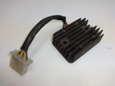 SPANNINGSREGELAAR Kawasaki ZZR 250 1990 - 1996