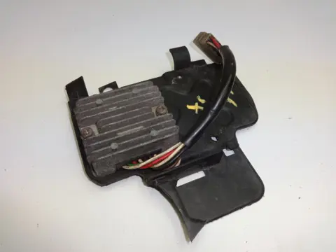 SPANNINGSREGELAAR Yamaha XJ 750 1982 - 1984