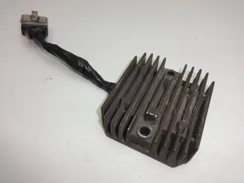 SPANNINGSREGELAAR Yamaha XV 700 / 750 SE 1981 - 1984