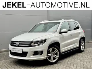 Volkswagen Tiguan 1.4 TSI R-Line Edition Panoramadak, Trekhaak, Side skirts, R-Line, enz