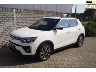 SsangYong Tivoli 1.5 T-GDI 2WD Quartz 163PK Navi Camera Half Leder Stoel/Stuur Verw Clima Cruise App