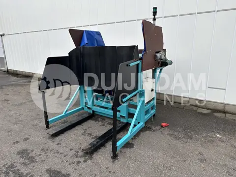 Kistenkantelaar met doseer- en dwarsbandtransporteur max. 135 cm