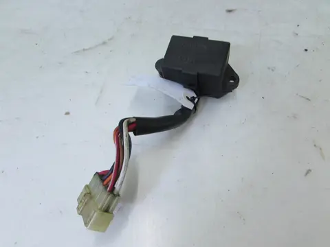 ZEKERINGKAST Triumph Sprint 900 Executive 1997 - 1998