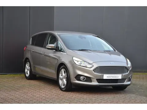 Ford S-Max 1.5 Titanium 160 PK * 1600 KG TGW * Full-options *